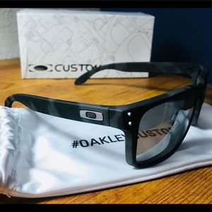 OAKLEY sunglasses